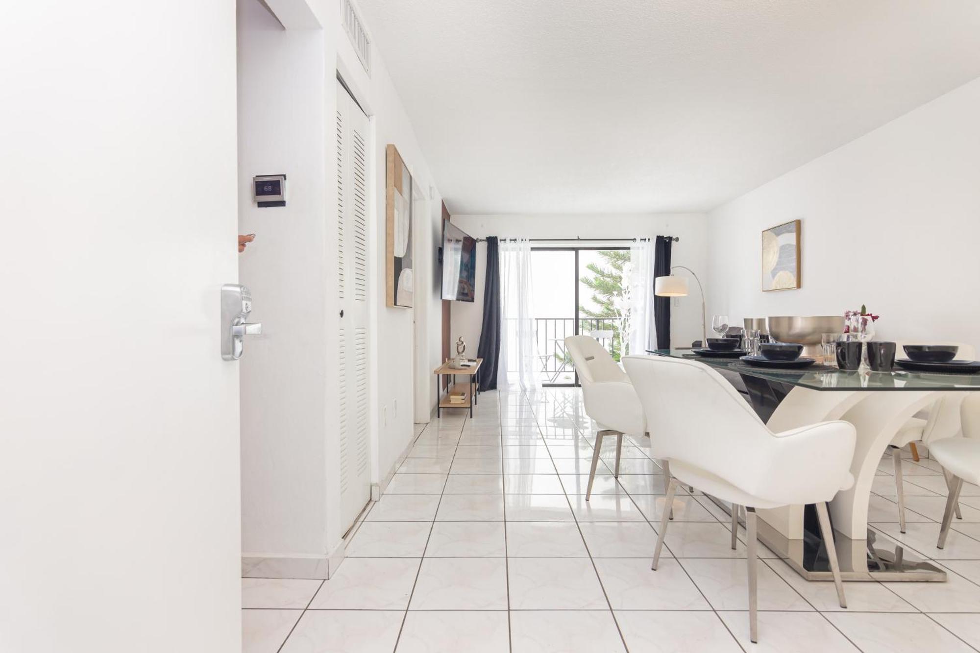 One Bedroom Apartment - With Parking & Balcony - Heart Of Wynwood Μαϊάμι Εξωτερικό φωτογραφία