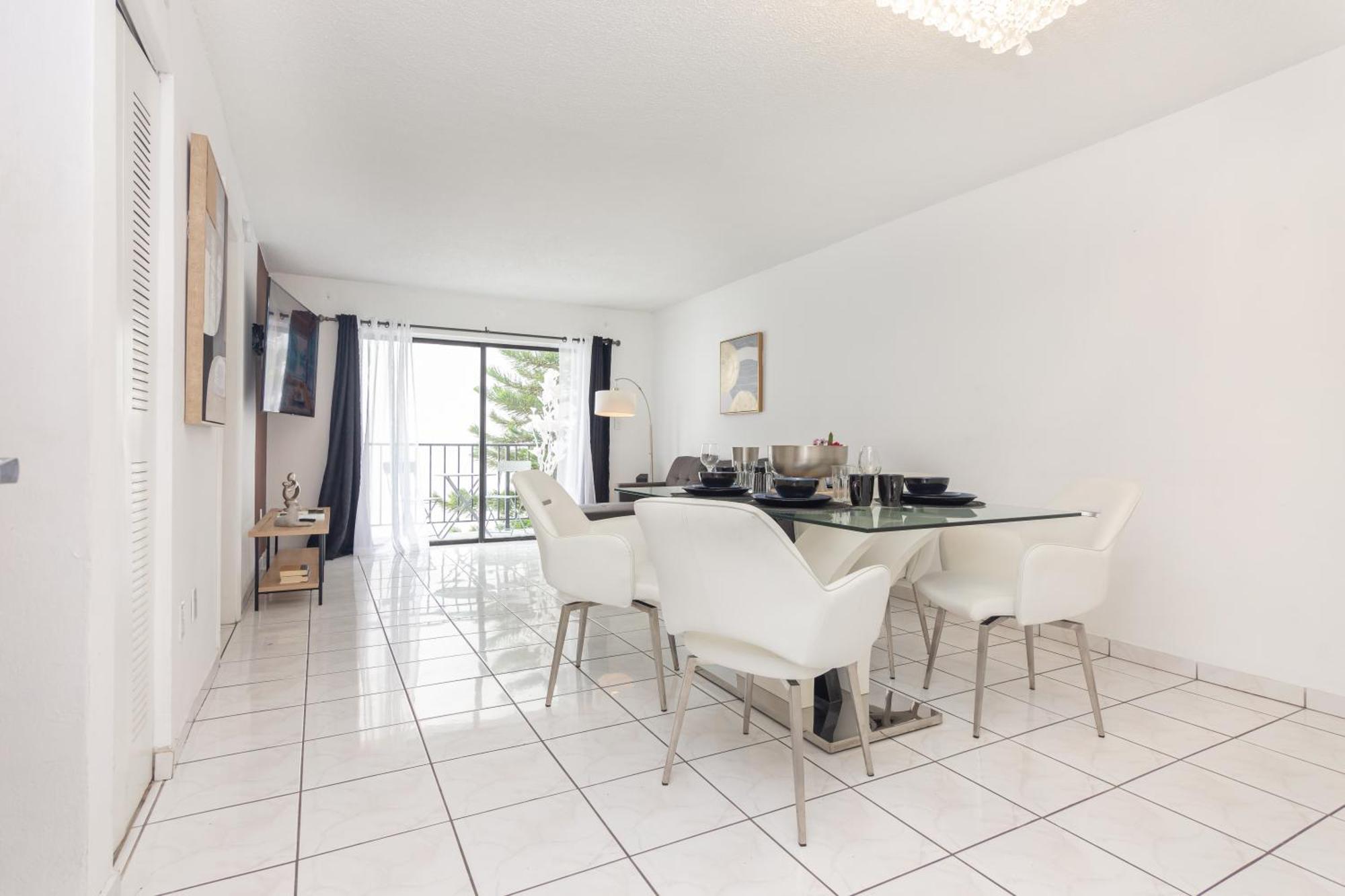 One Bedroom Apartment - With Parking & Balcony - Heart Of Wynwood Μαϊάμι Εξωτερικό φωτογραφία