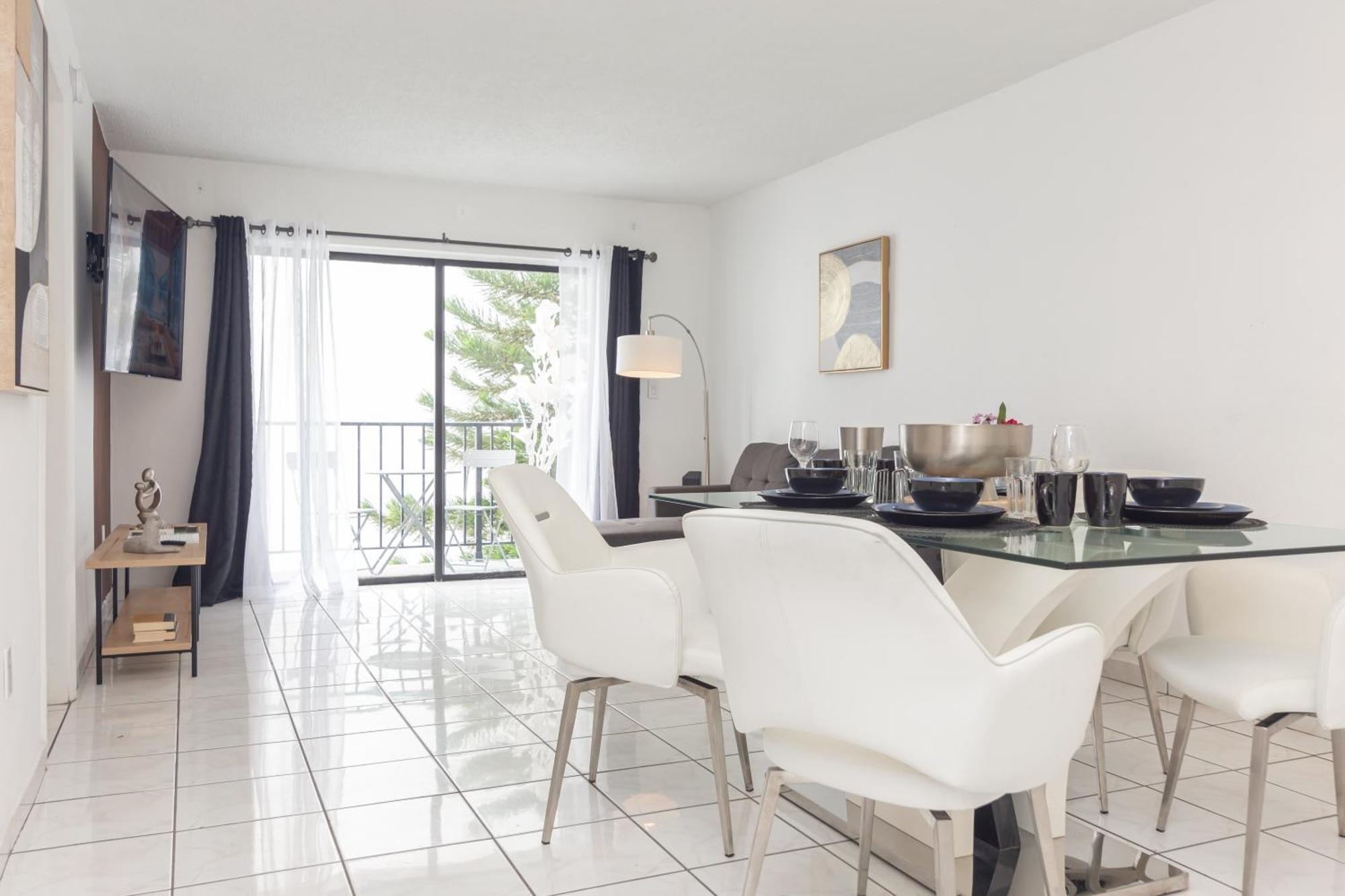 One Bedroom Apartment - With Parking & Balcony - Heart Of Wynwood Μαϊάμι Εξωτερικό φωτογραφία